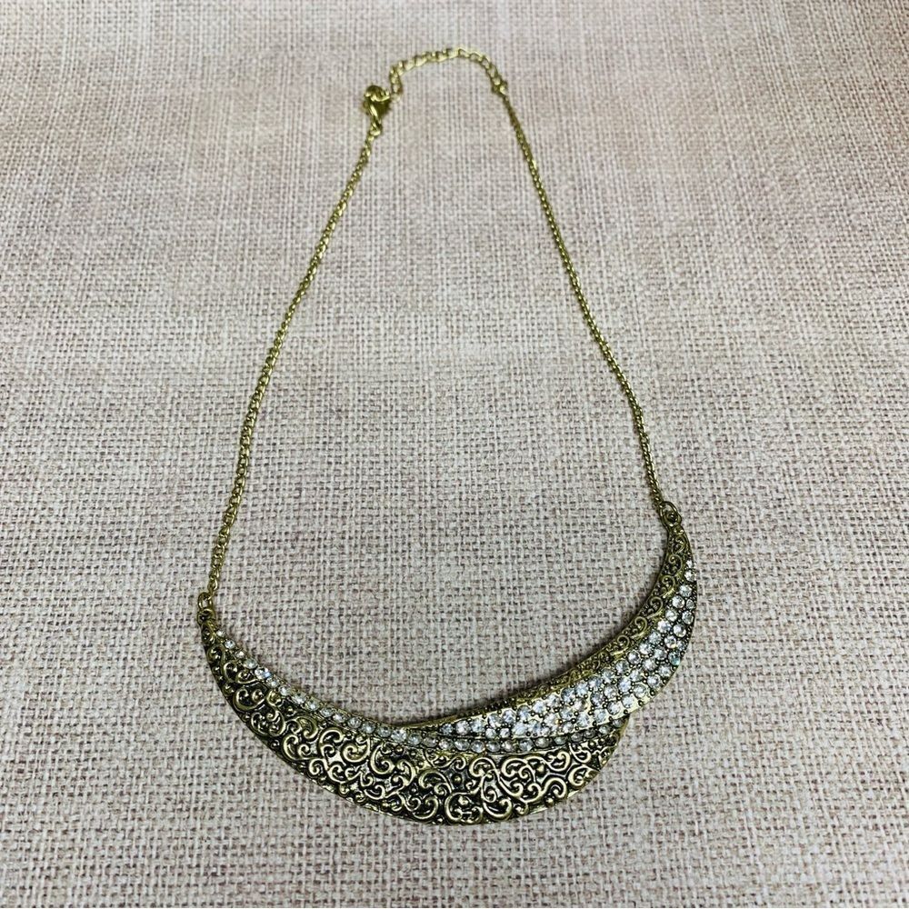 Gold Crystal Swirl Crescent Necklace‎
